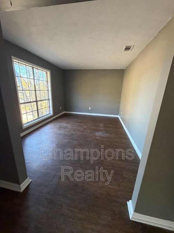 Foto del edificio - 11 Clausen Dr