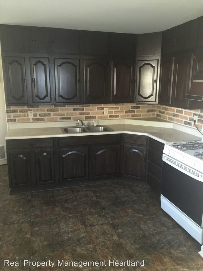 Building Photo - 7625 S 40th St