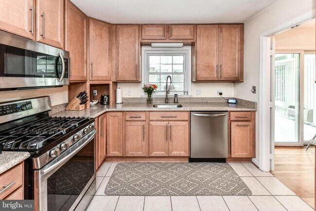 Foto del edificio - 7807 Suffolk Ct