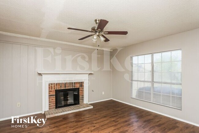 Building Photo - 4448 Newport St