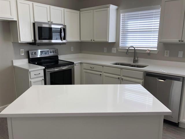 Building Photo - 800 Sequoia Dr
