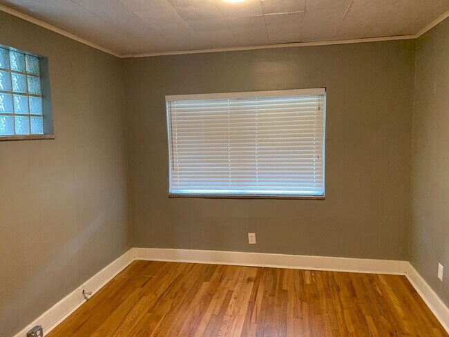 Foto del edificio - WALK TO CAMPUS 4BR/2BA HOUSE - AVAILABLE AUGUST