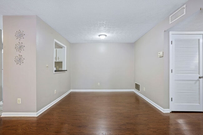 Building Photo - 1101 Wynnes Ridge Cir SE