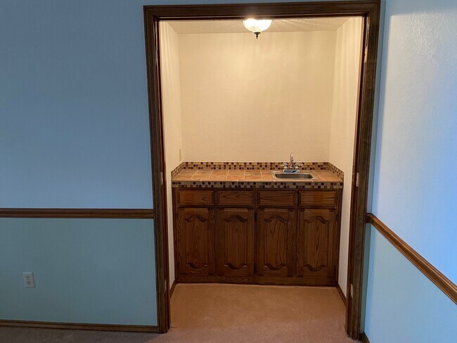Building Photo - 3016 Jomar Dr