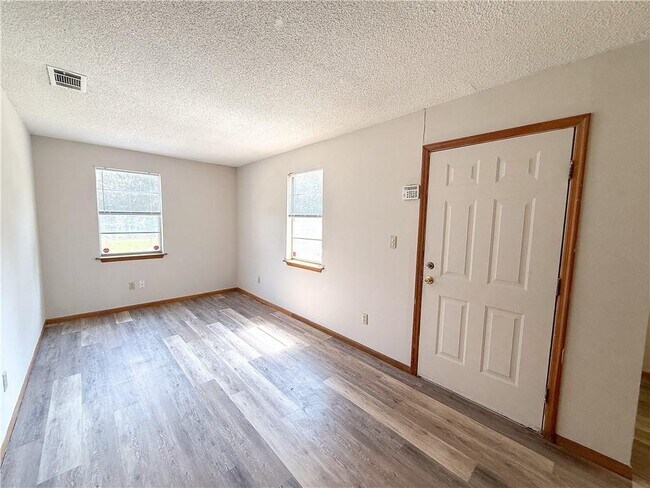 Building Photo - 736 Reynolds Ave