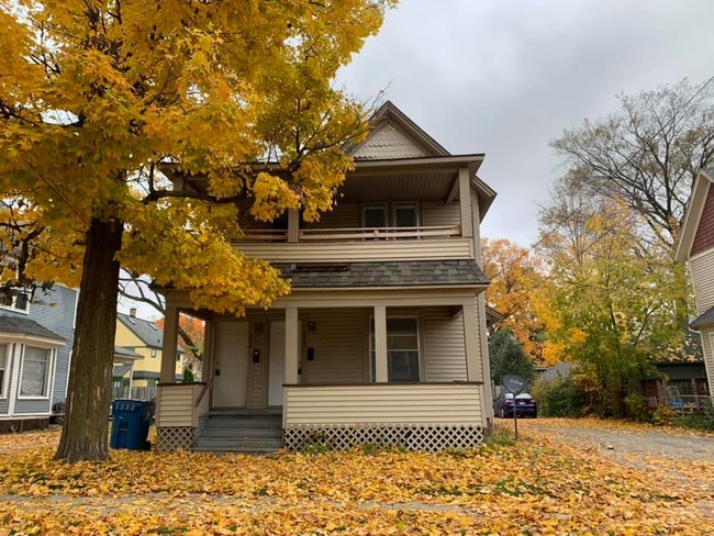 Building Photo - 214 Burr Oak St