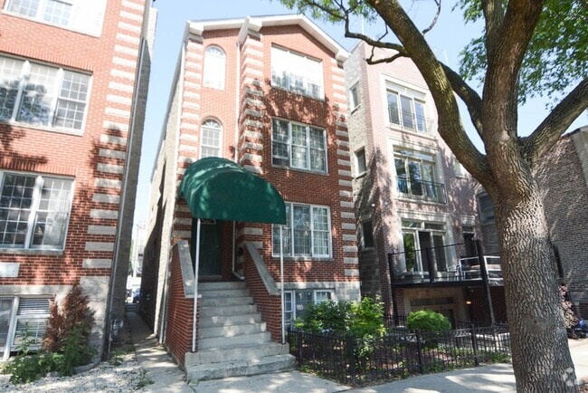 Building Photo - 920 N Paulina St