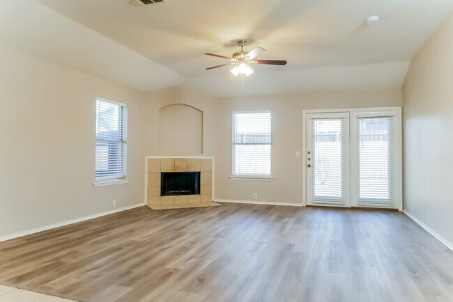 Building Photo - 4004 Sonoma Dr