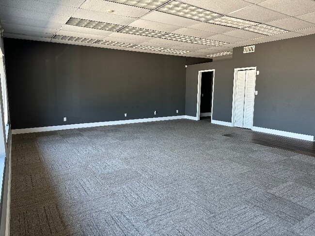 Building Photo - 911 W Crawford St