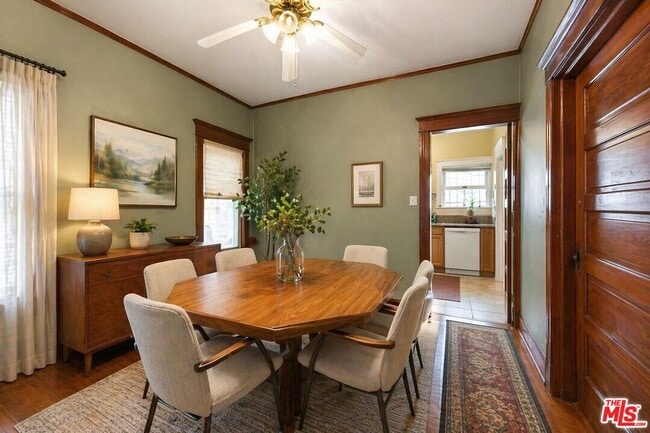 Foto del edificio - 2713 S La Salle Ave