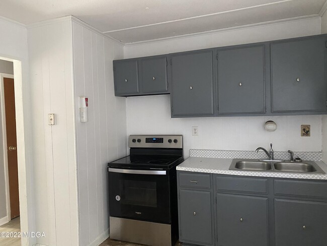 Building Photo - 3295 Lancing Ln