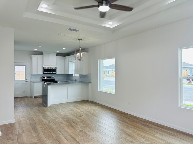 Living room - 1013 N Clarence Ave