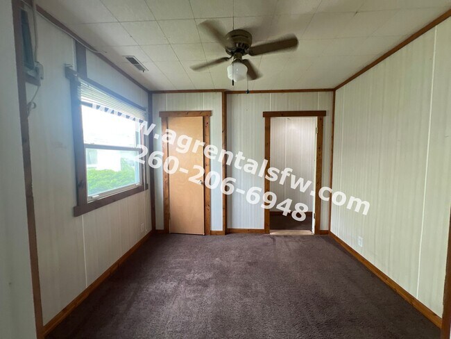 Building Photo - 2 Bedroom House