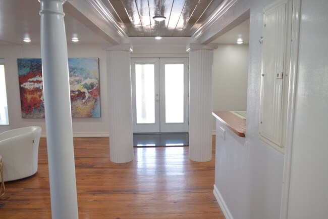 Foto del edificio - 108 N Depot Drive  Fort Pierce Fl 34950