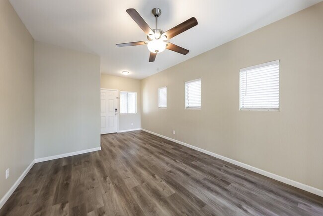 Building Photo - 10225 W Camelback Rd