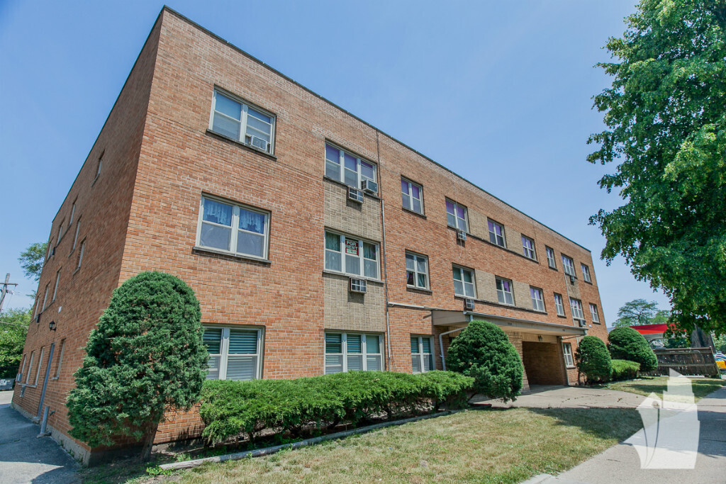 Primary Photo - 2424 W Berwyn Ave