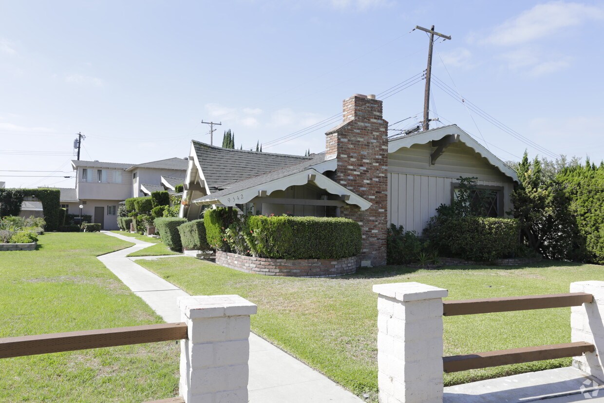 Building Photo - 9542 Maureen Dr
