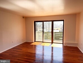 Building Photo - 606 Cooper Landing Rd