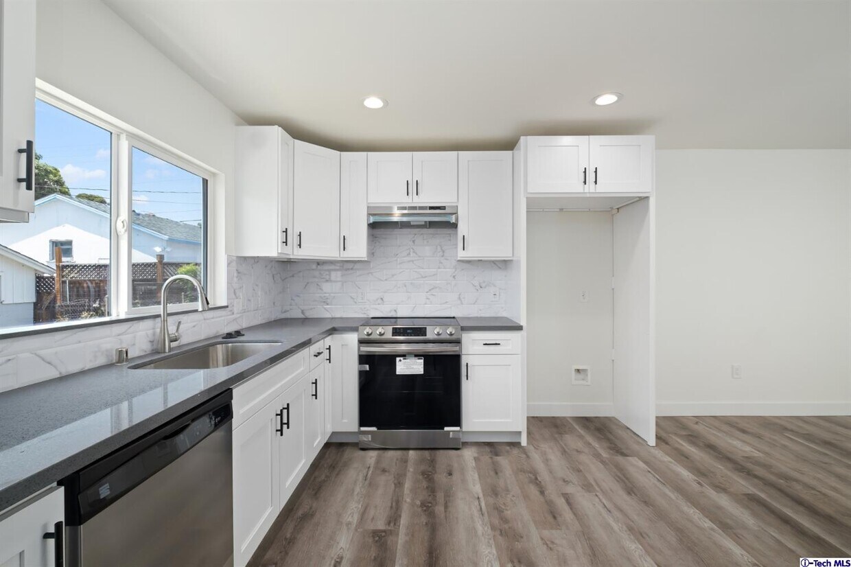 Foto principal - 707 E Orange Grove Ave