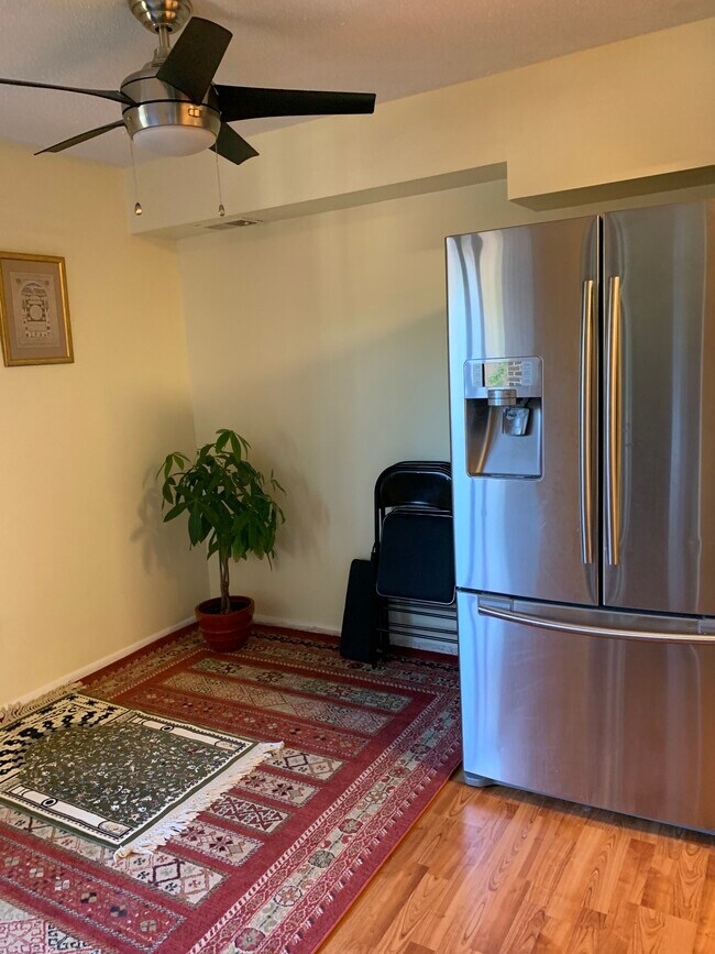 Kitchen - 11232 Chestnut Grove Sq
