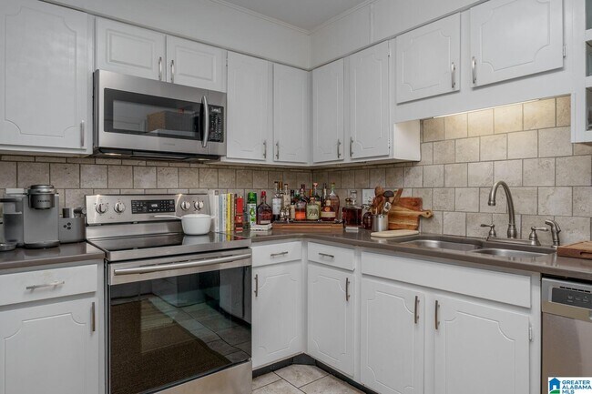 Foto del edificio - 1745 Jack Warner Pkwy