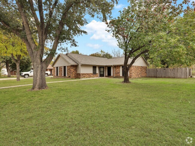 Building Photo - 3000 Mistywood Ln