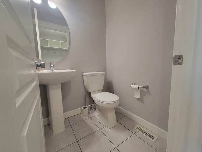 Photo du bâtiment - 5404-5414 14 Ave SW