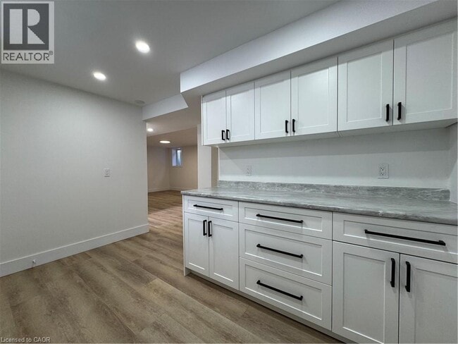 Building Photo - 12 Arrowhead Pl