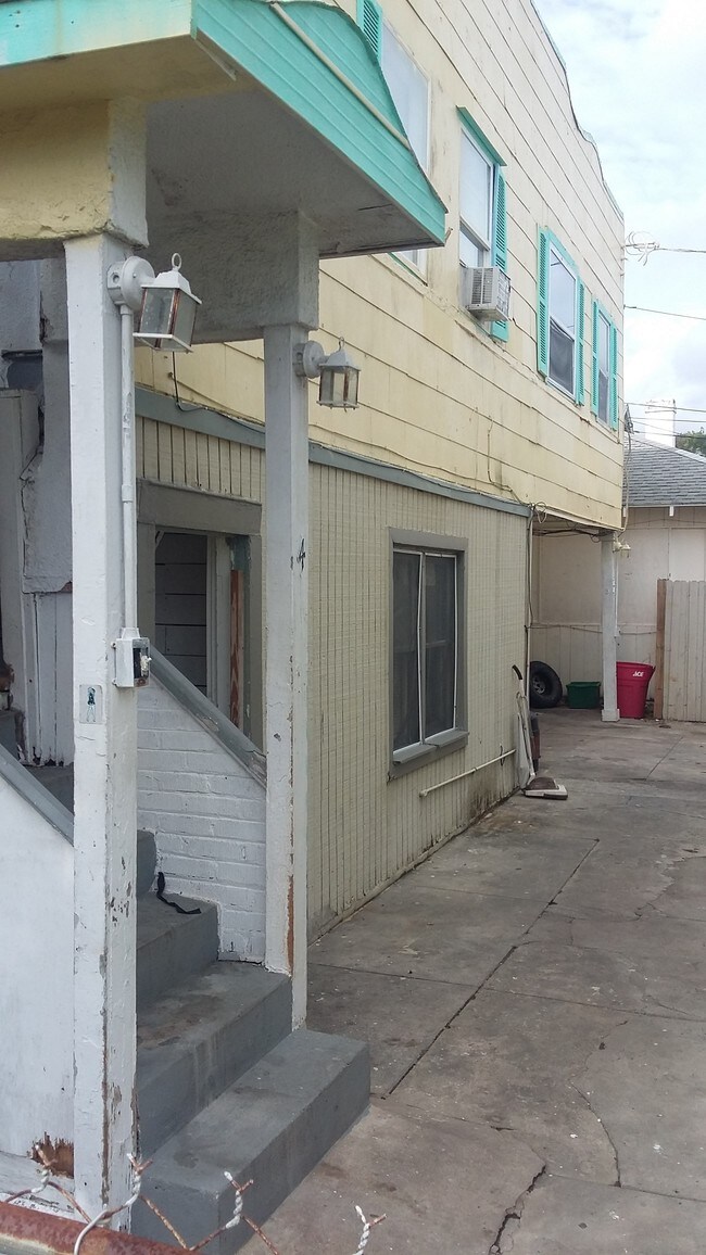 Foto del edificio - 5 Units