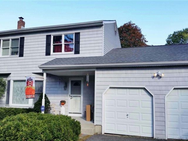 Foto principal - 419 Miller Place Rd