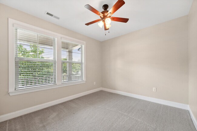 Foto del edificio - 1359 Town Home Dr