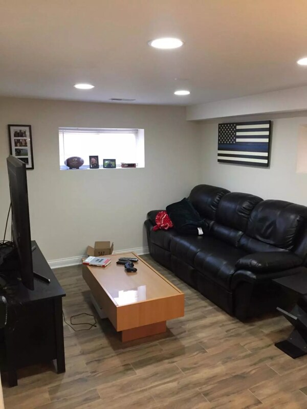 Foto del edificio - 2921 W Farragut Ave