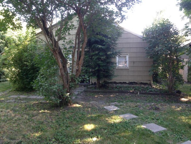 Building Photo - 412 E Spotswood St