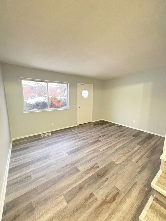 Foto del edificio - 5974 Glenway Dr