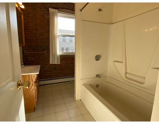 Building Photo - 60 Greenough St