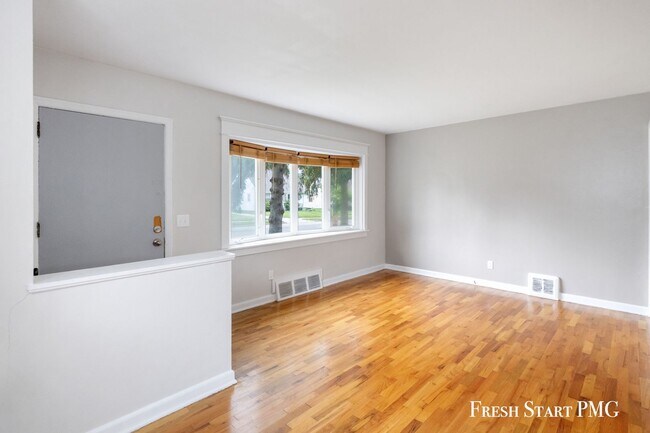 Building Photo - Updated 3 Bedroom Home