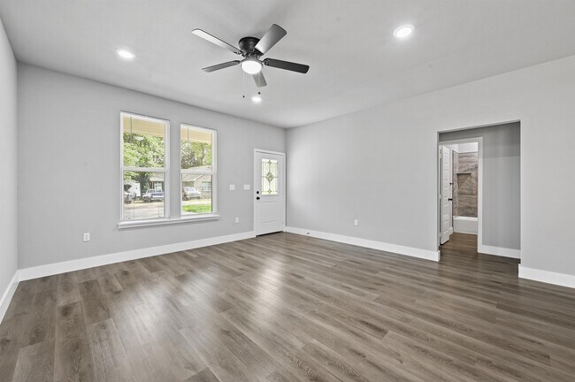 Building Photo - 6147 Shawnee Dr