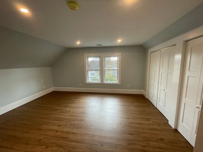 Building Photo - 65 Loomis St