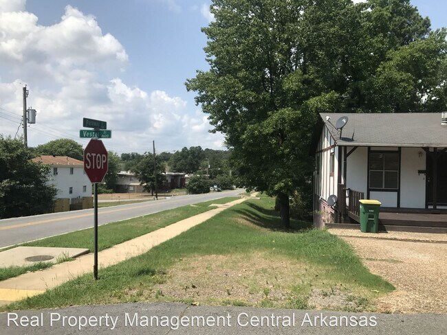 Building Photo - 2 br, 1.5 bath House - 4503 Vestal St., No...