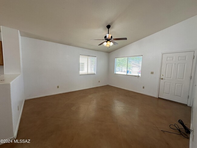 Foto del edificio - 8673 S Desert Dove Dr