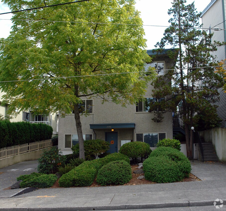 Building Photo - 3642 14th Ave W