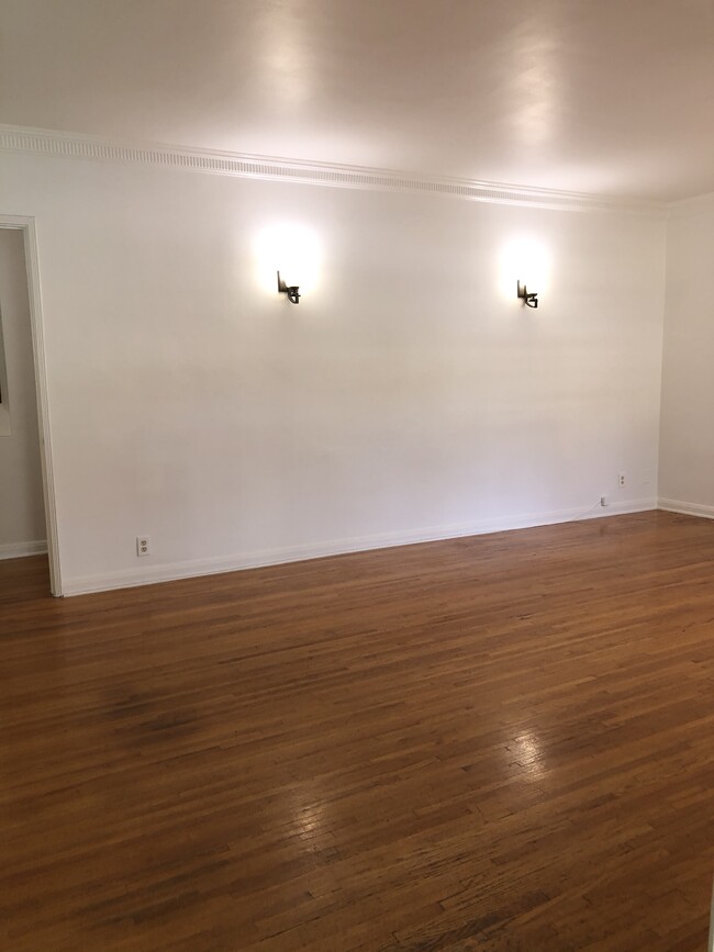 Building Photo - 4224 Los Feliz Blvd