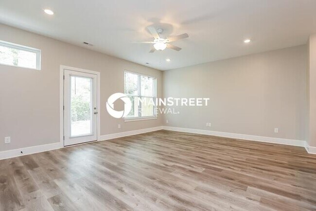 Building Photo - 3 Bedroom Pet-Friendly Home in Gallatin, TN with Main Street Renewal