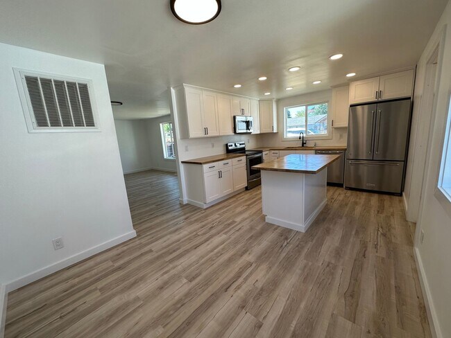 Building Photo - STATUS: UNAVAILABLE; RENTED -R293 | **MOVE...