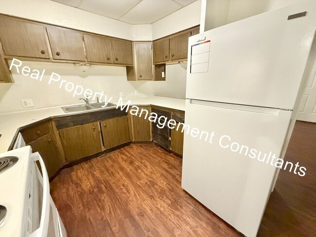 Building Photo - 3 Bed 2 Bath Duplex Now Available!