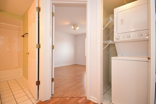 Foto del edificio - 5351 N East River Rd