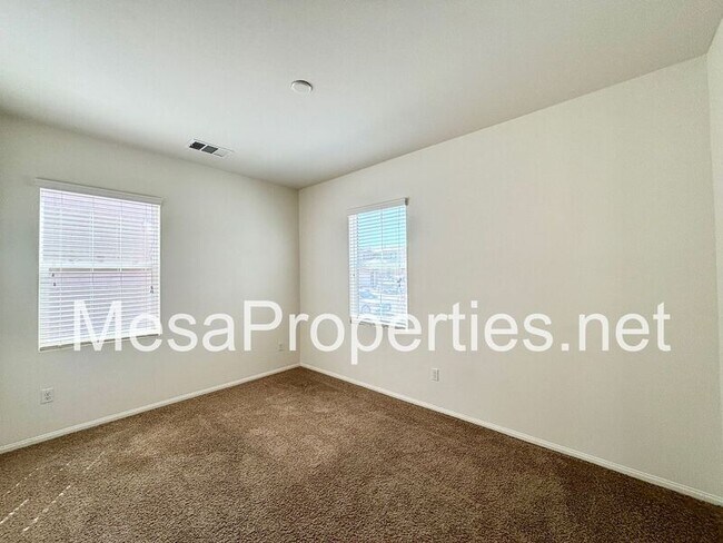Foto del edificio - 14311 Bear Valley Rd