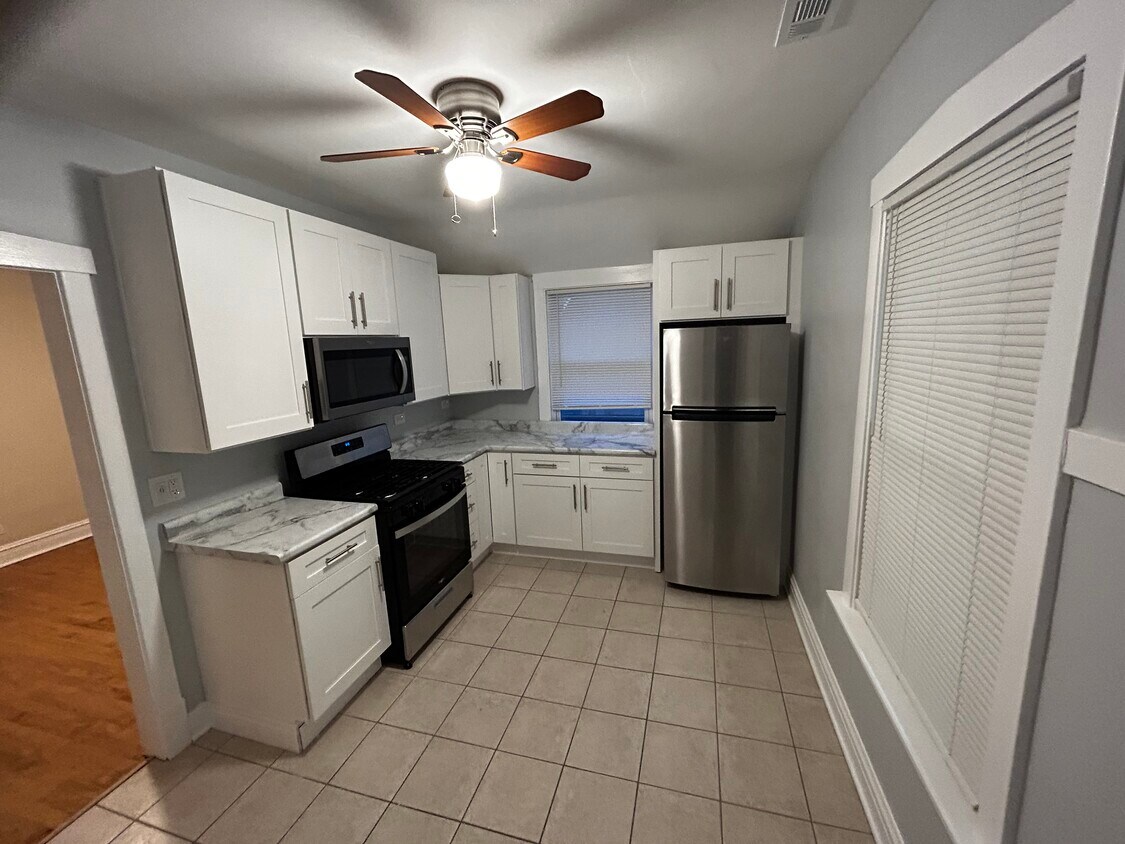 5047 W Winona St Unit 2nd Floor, Chicago, IL 60630 Apartments in