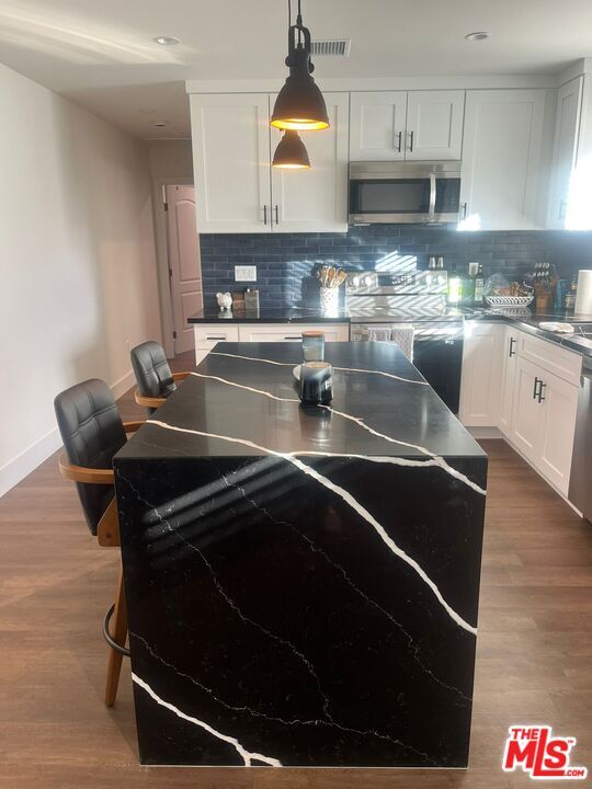 Foto del edificio - 8302 Capps Ave