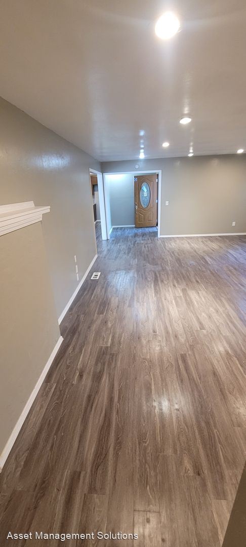 Building Photo - 6 br, 2 bath House - 8201 NW 90th Terrace